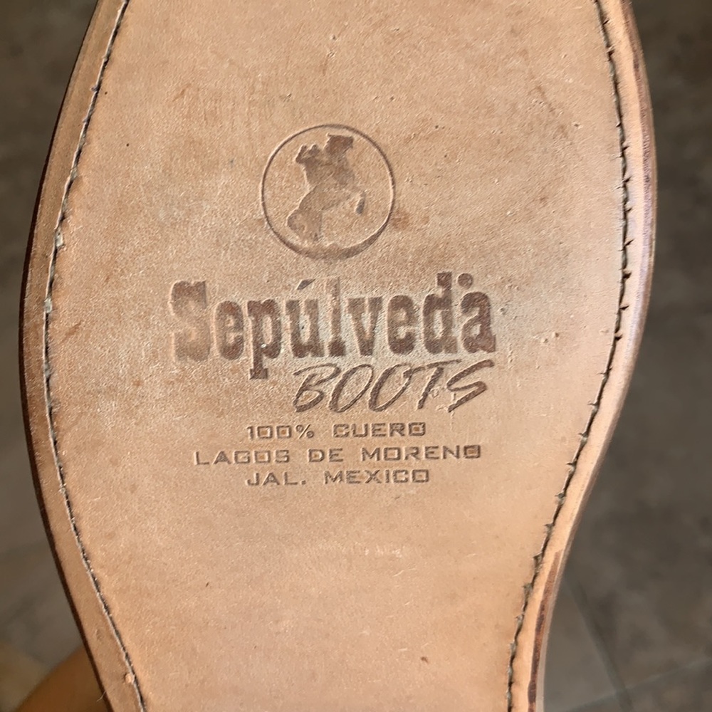 Boots - Picture 4 of 4